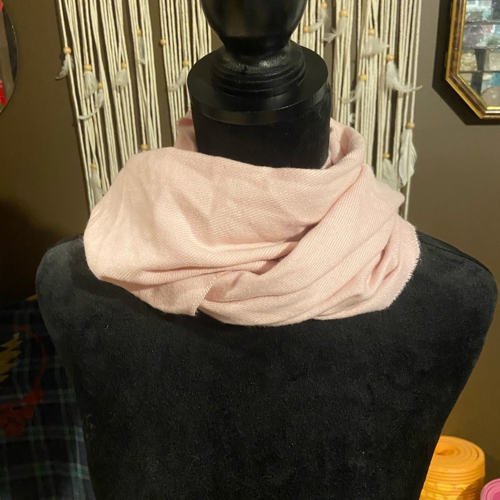 Scarf Pink Cashwear with Fringe NWOT - Picture 2 of 3